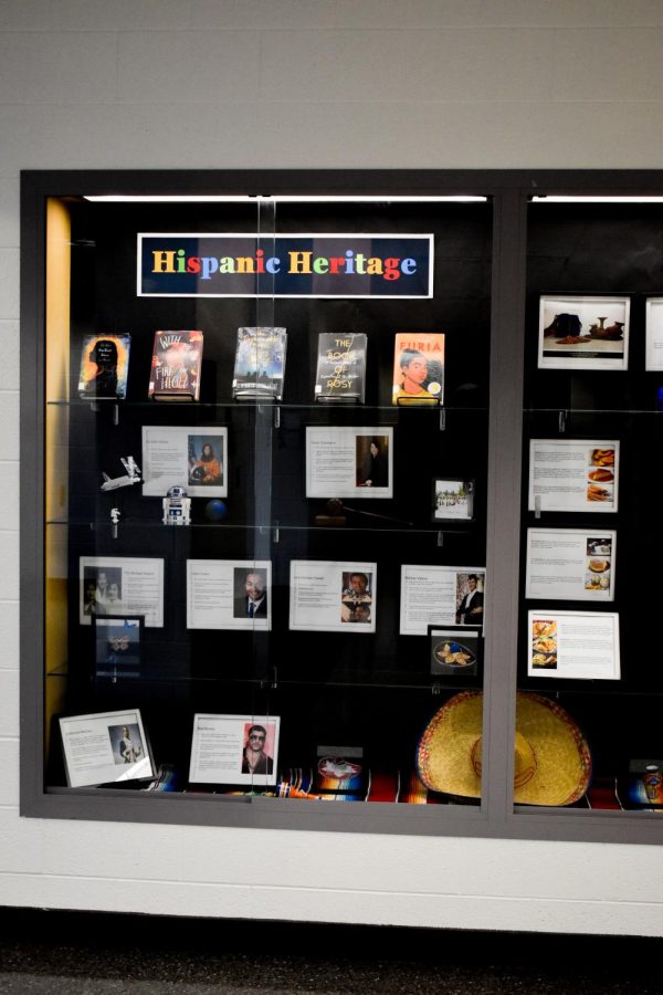 A display in the foreign language hallway celebrates National Hispanic Heritage Month. Included in the display were books related to Hispanic heritage as well as examples of Hispanic foods and prominent figures accompanying descriptions. The library also celebrated the occasion by displaying books and a decorated window that said “leer,” which translates to “to read” in Spanish.
