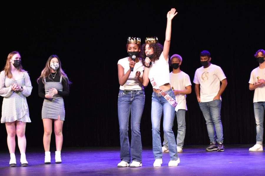 After accepting their first place award, seniors Sonique Alvarez and Roya Cranford give their winning speech to the crowd as the hosts and contestants stand behind them. “[We] had the mindset of knowing we were gonna win coming in,” Cranford said. “And we won coming out.”