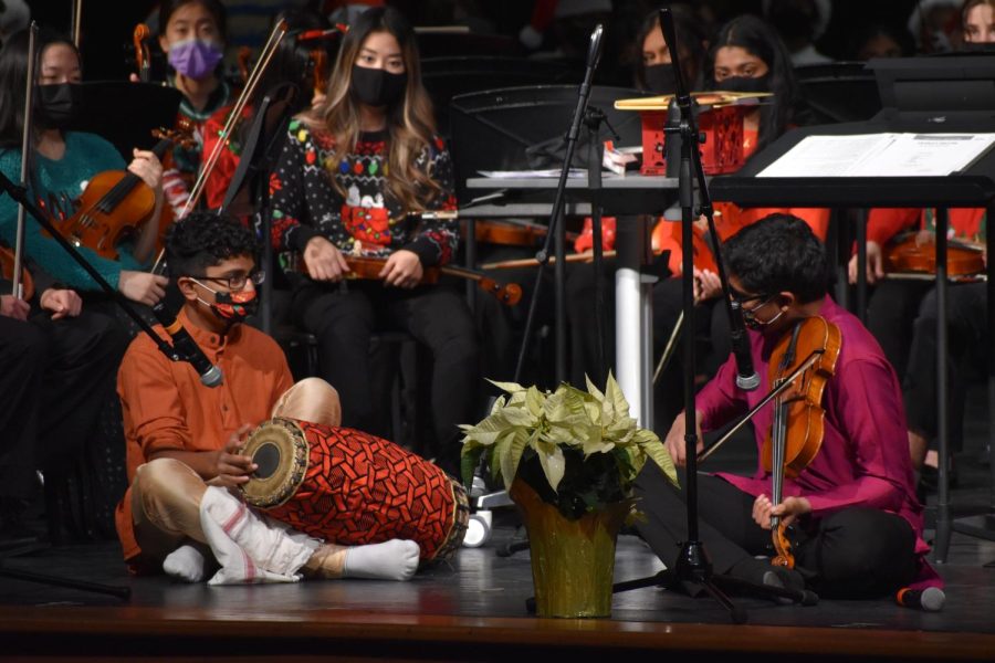 Sophomore Jai Kashyap (left) and senior Pawan Kashyap (right) sit across from each other as they perform the carnatic section. Carnatic music is a style of music traditionally played in southern India, whose primary rhythmic accompaniment is an Indian drum called the mridangam. “When I’m playing [mridangam] I represent my culture, and it means a lot to me,” Jai Kashyap said.