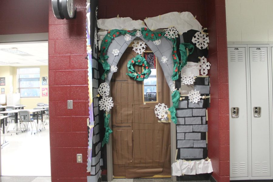 Adorned+with+paper+snowflakes+and+wreaths%2C+math+teacher+William+Driggers%E2%80%99+advisory+class+won+best+overall+door+in+the+door+decorating+competition.