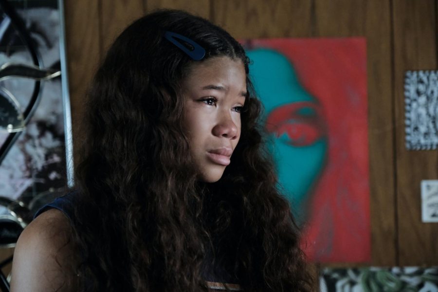 Gia (Storm Reid) experiences an influx of emotions as she witnesses the effects of Rue’s withdrawal from drugs.
