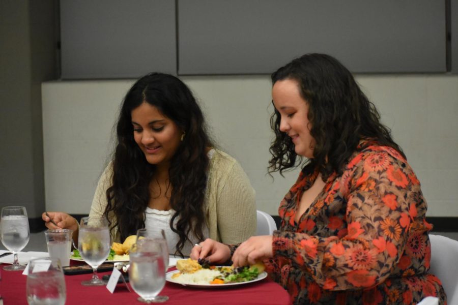 Sitting next to her teacher honoree, social studies teacher Victoria Webb, senior Akshara Somu enjoys a meal and engages in conversation with Webb and other people sitting at her table. “[Webb] is an amazing teacher, and I think our school is so lucky to have such a passionate history teacher,” Somu said. “It’s amazing that it’s only her second year of teaching.”