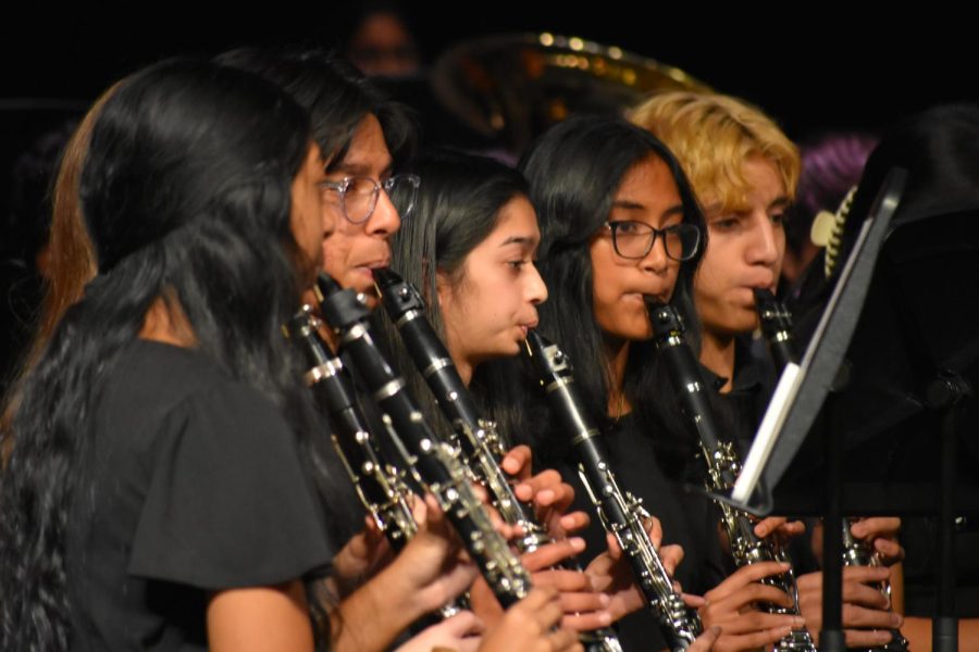 During this years band assessment, Rock Ridge highlighted both their concert band and wind ensemble.  Though preparations were difficult for the instrumentalists, such as Senior Bhargavi Alluri, sophomore Ragya Verma, and freshmen Risha Varma, Nathan Martinez, and Anwesha Rout, they believed that it paid off. “I think the concert went pretty good,” freshman clarinetist Nathan Martinez said.