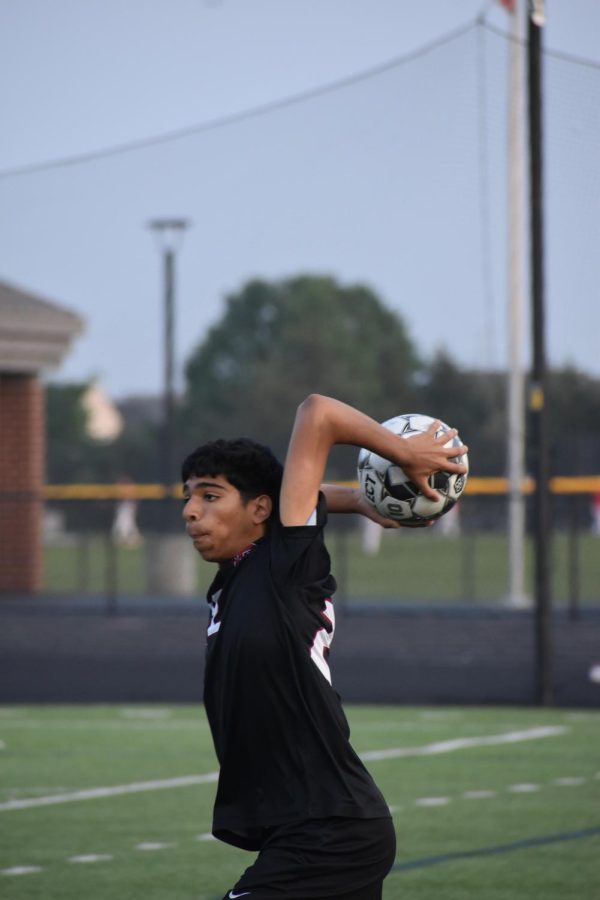 Freshman Arjav Iyer scans the field to throw the ball to someone from out of bounds. “Personally, I´ve improved on my team chemistry, and my shooting,” Iyer said.