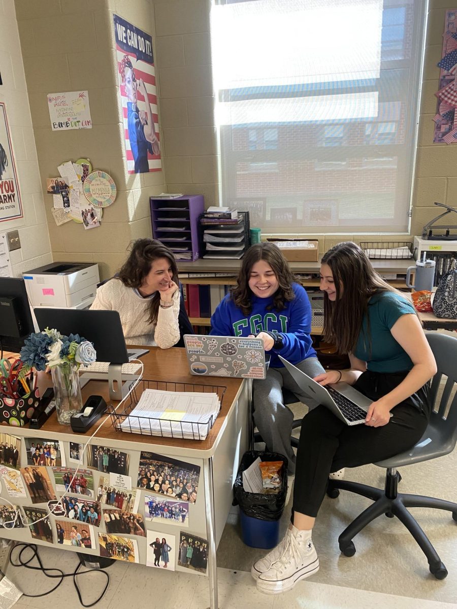 SCA+sponsor+Michelle+Prince%2C+Executive+President%2C+senior+Maggie+Miller%2C+and+Executive+Vice+President%2C+junior+Annabelle+Monte+collaborate+during+SCA+block+to+plan+for+future+events.+