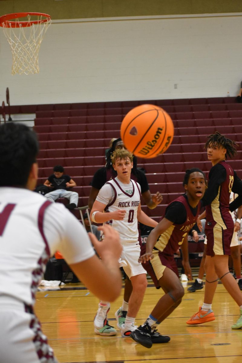 Senior Akash Kulkarni passes to senior William Beck through a Lion’s defensive player to shoot at the hoop. 