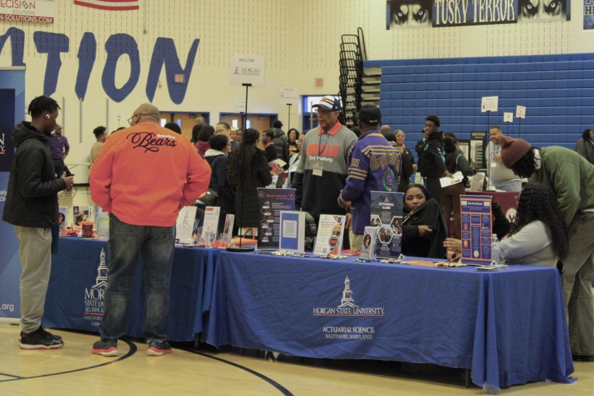 Students and HBCU college representatives mingle in the Tuscarora High School’s main gymnasium. “We understand that [HBCUs] don’t receive that a lot [of exposure] in this area, so it’s important for us to be here every year,” said Tracey Marbury, an Alumni Coordinator for North Carolina Central University. Marbury had the opportunity to speak to many LCPS students during the fair on Saturday.